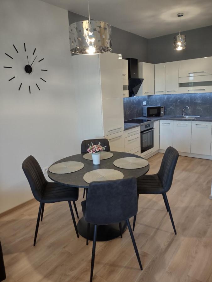 Karina Apartman Apartment ดูนาจสก้า สเตรด้า ภายนอก รูปภาพ