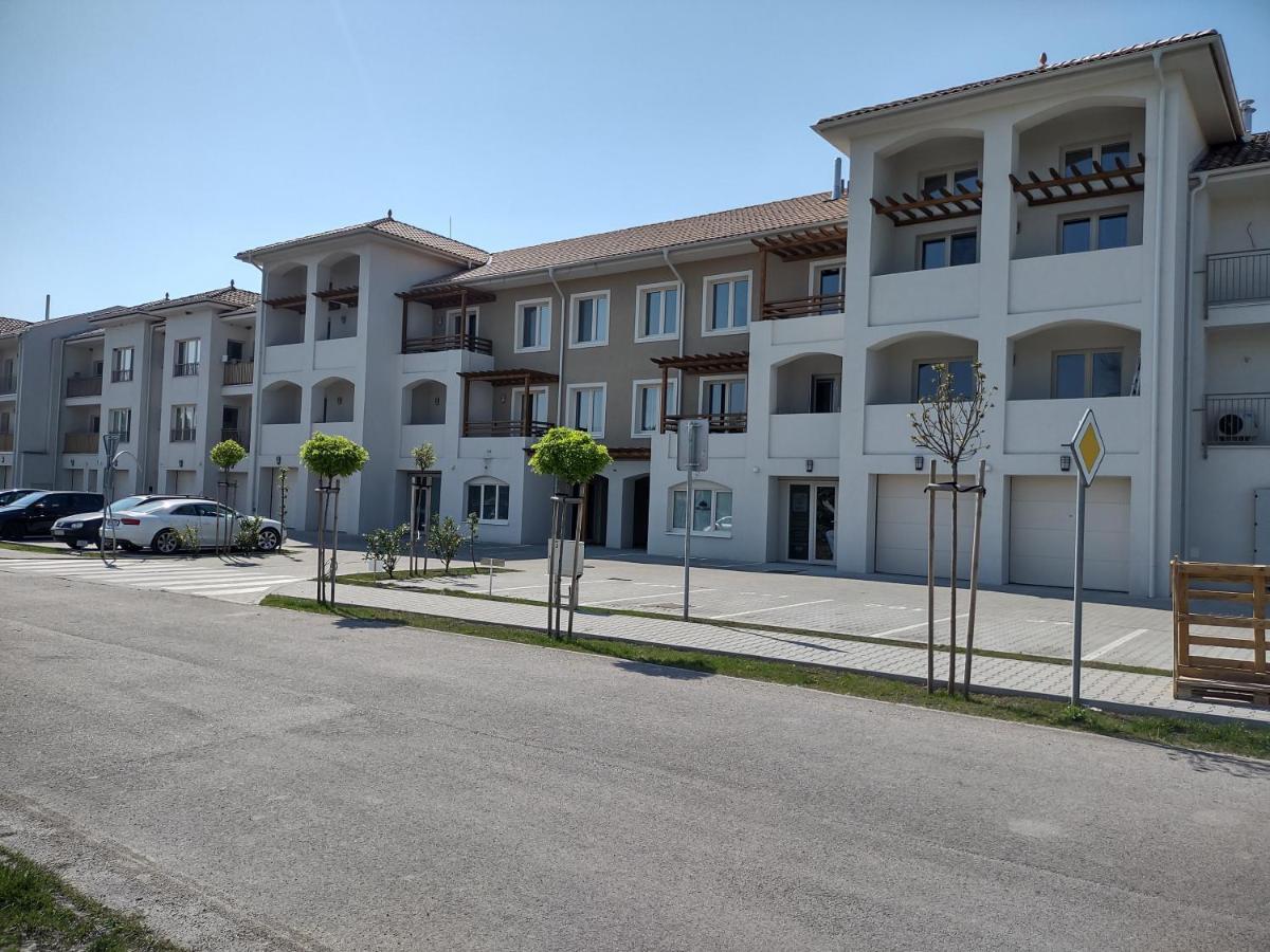Karina Apartman Apartment ดูนาจสก้า สเตรด้า ภายนอก รูปภาพ