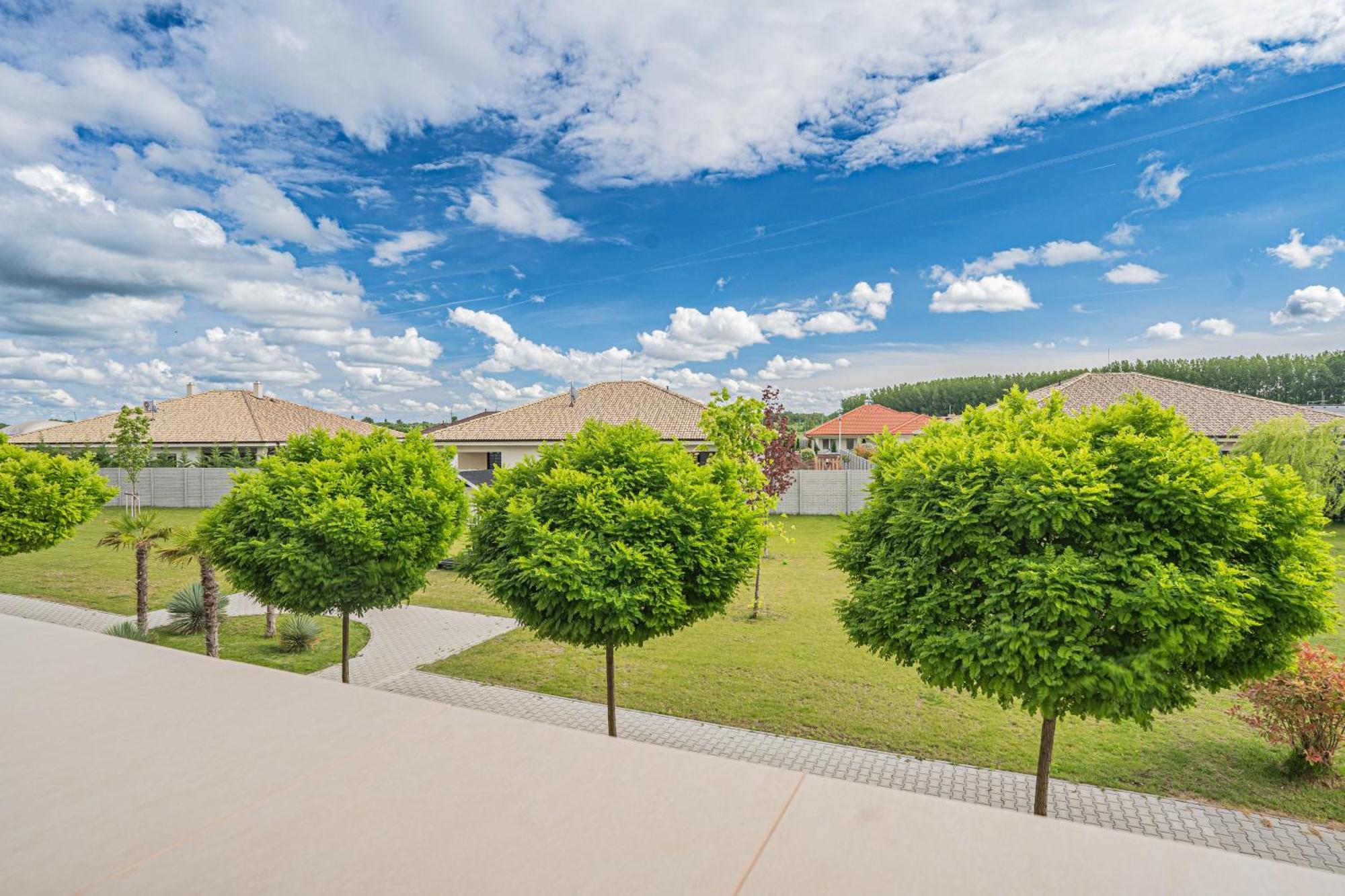 Karina Apartman Apartment ดูนาจสก้า สเตรด้า ภายนอก รูปภาพ