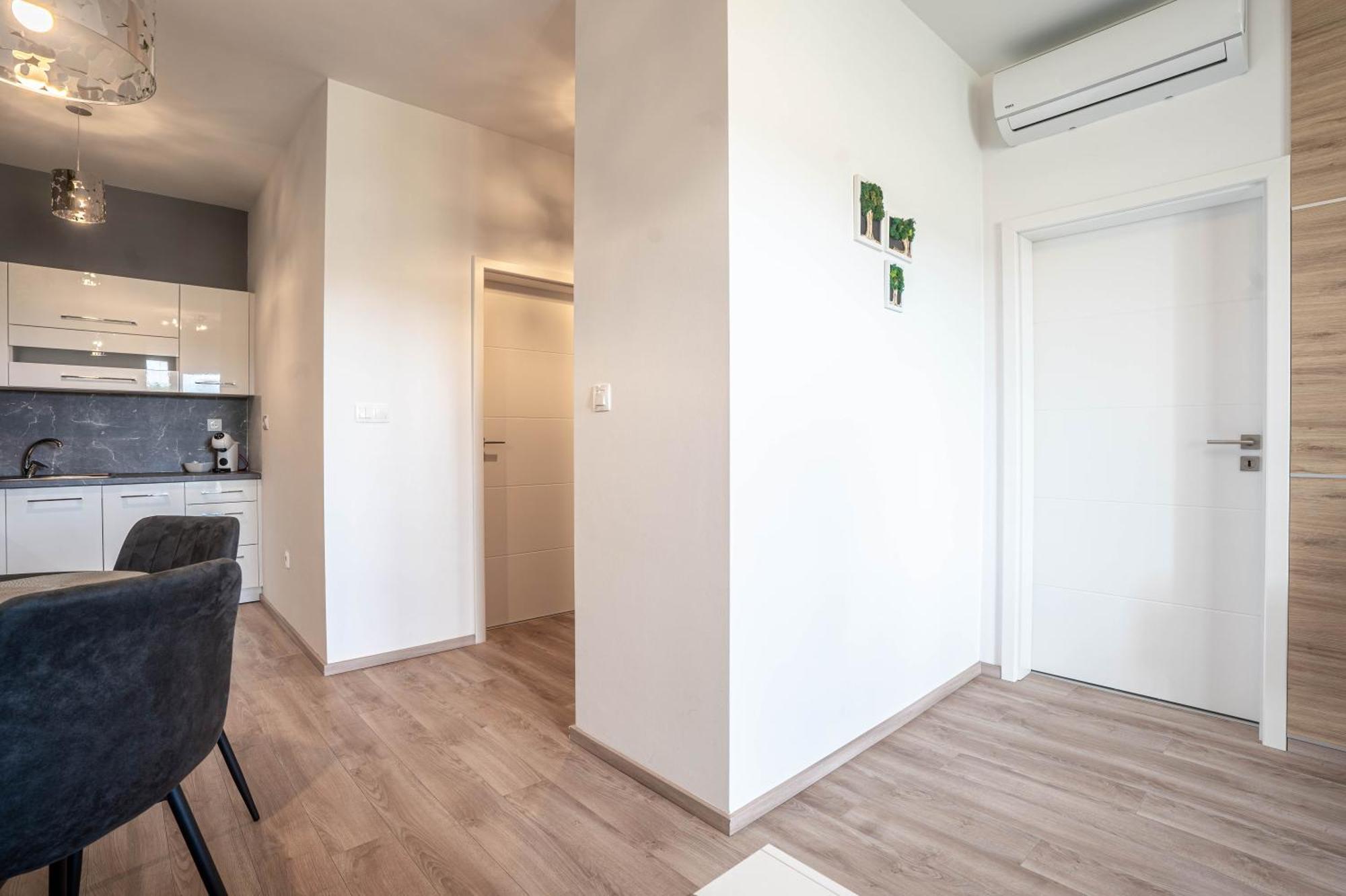 Karina Apartman Apartment ดูนาจสก้า สเตรด้า ภายนอก รูปภาพ